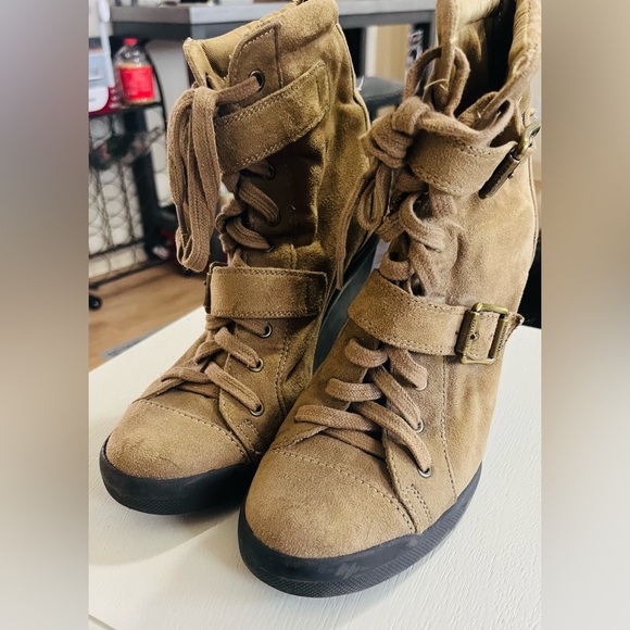 Simply Vera Vera Wang Tan Canvas Lace Up Combat Wedge Boots Women’s Size 8 - Picture 4 of 7